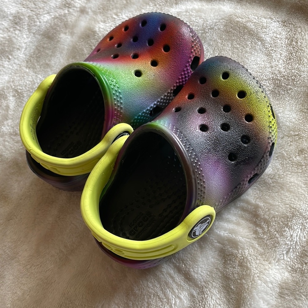 5/$20 Baby crocs